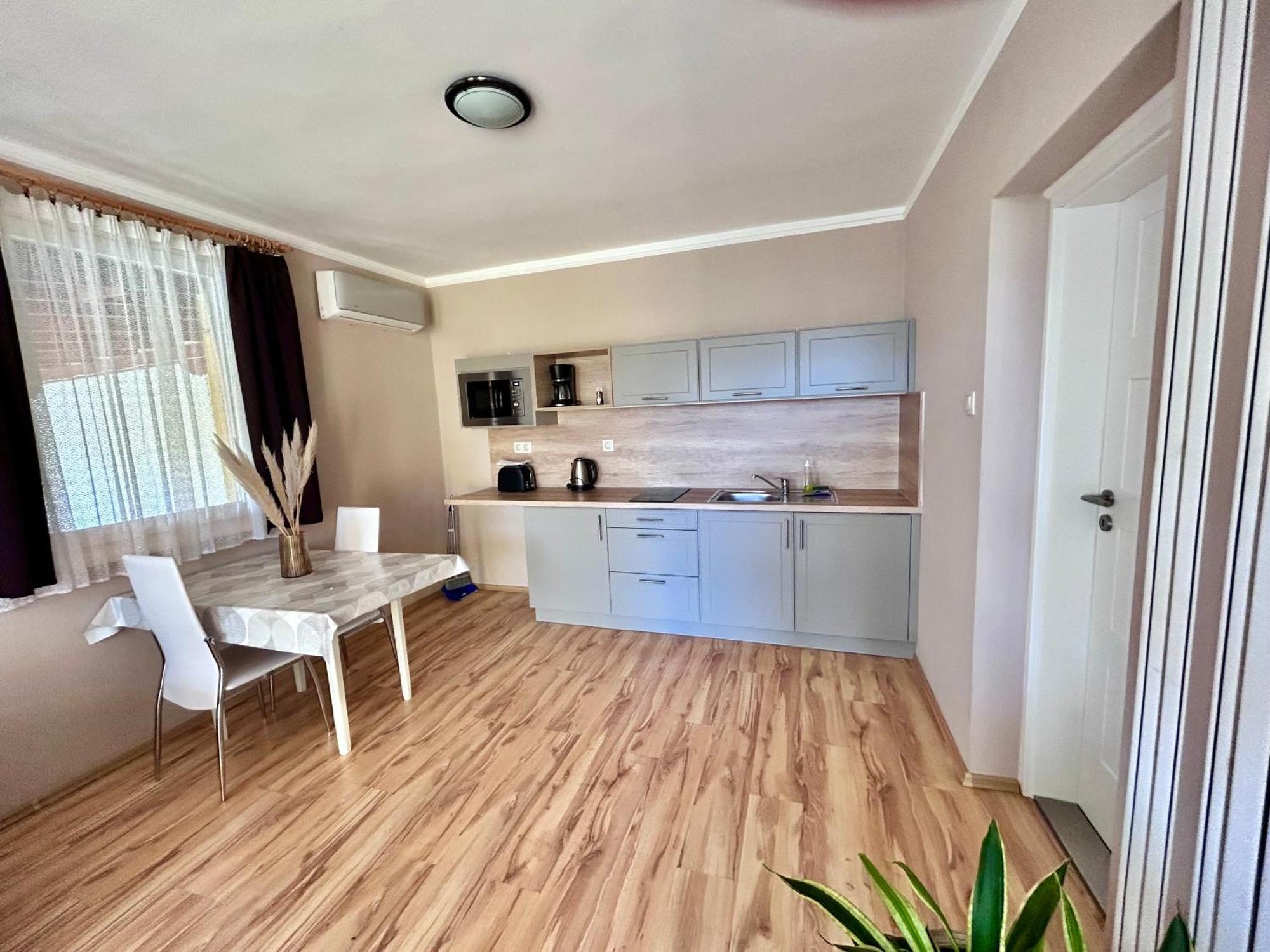 Nemes Apartmanhaz Heviz Exterior photo